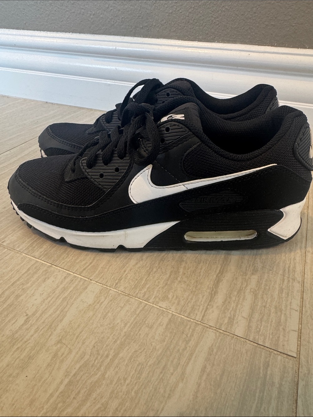 Nike Women’s Air Max Black with White Swoosh - Picture 4 of 7